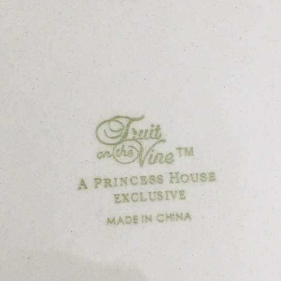 Princess House | 4 Plate Set Fruit on the Vine - Picture 7 of 7